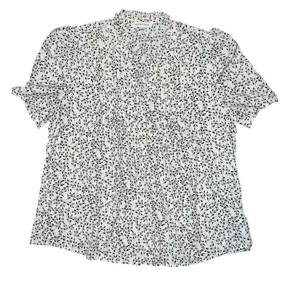 MOD BOUTIQUE Tops - MOD BOUTIQUE Cream & Black leaf Print V-Neck Blouse L